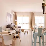 Nikkibeachfront * Μαρμπέλλα