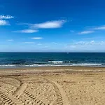 Nikkibeachfront Μαρμπέλλα
