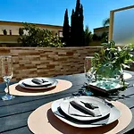 Nikkibeachfront Μαρμπέλλα