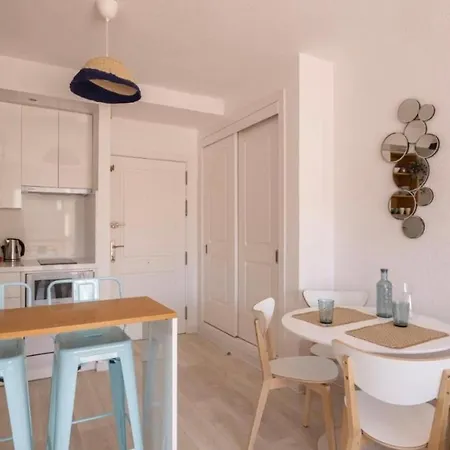 Nikkibeachfront Apartment *